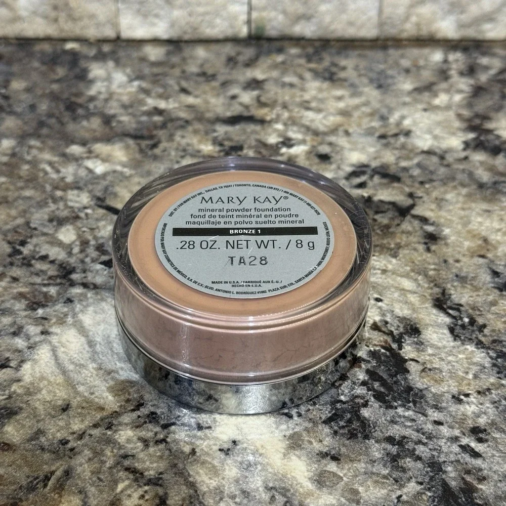 Mary Kay Mineral Powder Foundation – Bronze 1 (0.28 oz /‎ 8 g) – NEW TA28